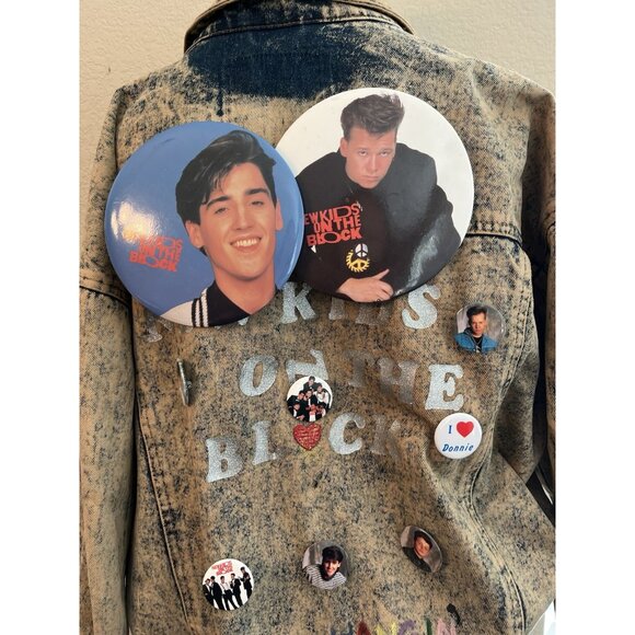 Small Acid Wash Denim Jacket Lot of 26 New Kids on The Block Buttons Donnie Joey - Picture 8 of 16
